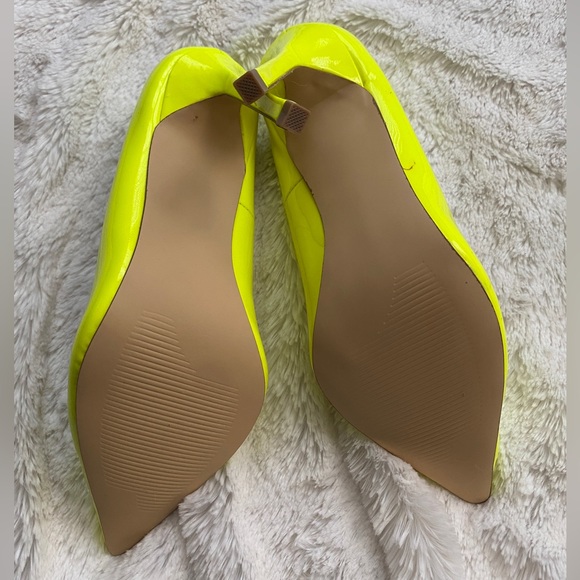Neon Yellow Shoemint Pumps - Picture 15 of 16